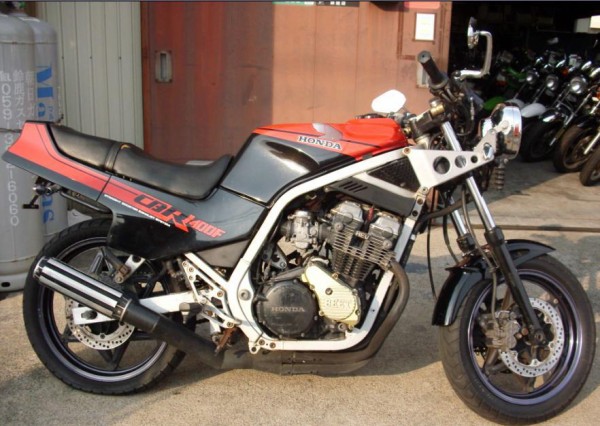 CBR400F シート cbr400f シート （ホンダ初のCBRを冠したのは日本向け400、V4に