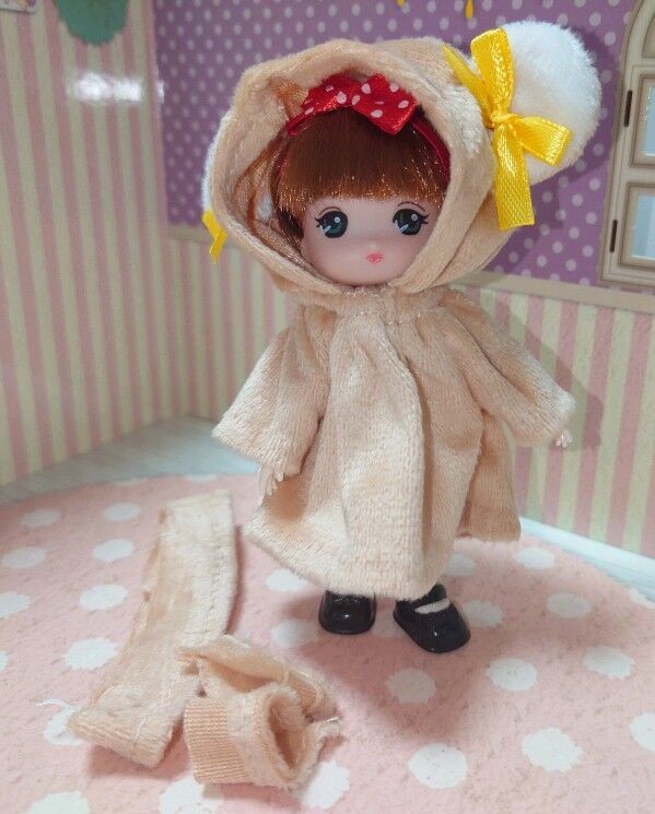ダイソーエリーちゃん用「なりきりパーカー」をセリア可動式ドール