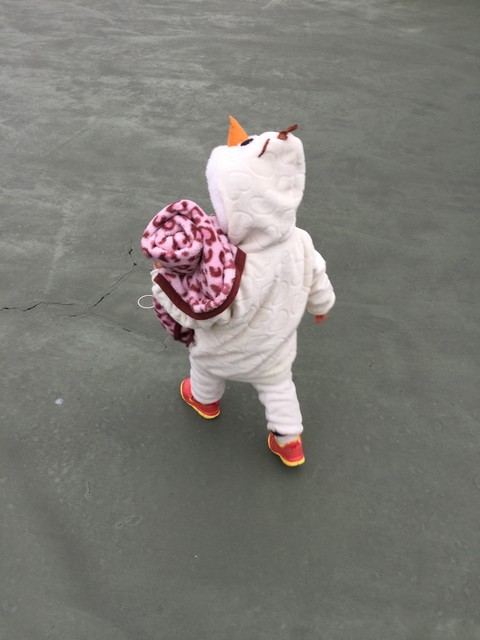 ディズニーランドでオラフの着ぐるみ １歳４歳 Meguのまいにち記録 ４児ままの育児日記