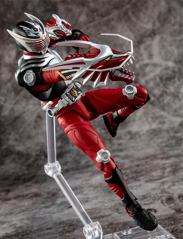 S.H.Figuarts(真骨彫製法) 仮面ライダー龍騎【商品仕様・画像