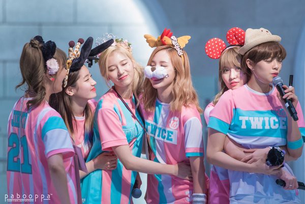 超絶美女グループtwiceがフニャフニャになってクネクネ踊る Cheer Up ロッテワールドモール K Popの端っこ