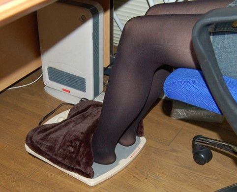 足温器の人気商品 足の芯から温めよう 足元ヒーターで冷えた足を温める おすすめ足元ヒーター15