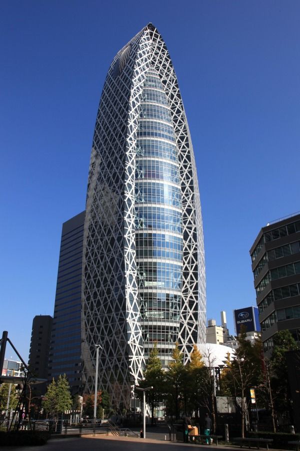 モード学園のビルは格好いい みちくさ学会