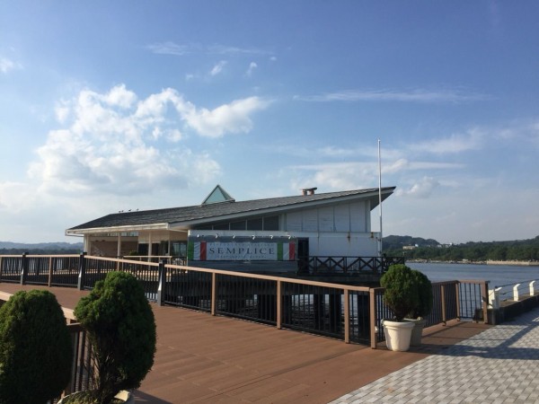 八景島のイタリアンレストラン センプリチェ ビール注ぎたて名人