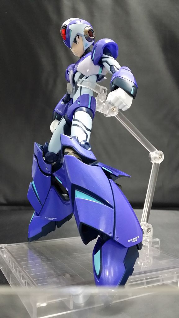DESIGNER SERIES X-booster ロックマン　フィギュア Amazon.com: TruForce Collectibles Designer Series X 
