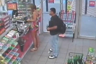 スカートの中を盗撮する不届き者 見切り発車的な