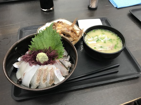 福岡県 志摩の海鮮丼屋 究極の糸島海鮮丼 大 980円 奨学金で飯を喰らうマン