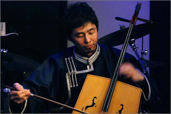 モンゴル馬頭琴、ドラントリオ、興奮しました！！ : Jazz工房Nishimura