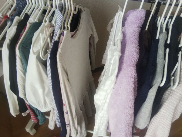 衣類の収納改革1 娘の服を引き出しからハンガーに もしかして汚部屋に住んでる