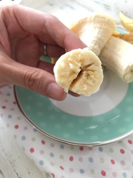 手づかみ離乳食テク つかみ食べしやすいバナナの切り方 みみ子とぽにょの美味しい楽しい親子ごはん