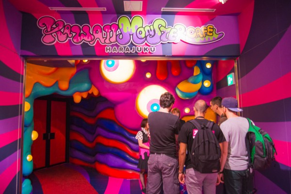 原宿の「カワイイモンスターカフェ」は装飾はもちろん、パスタもケーキ