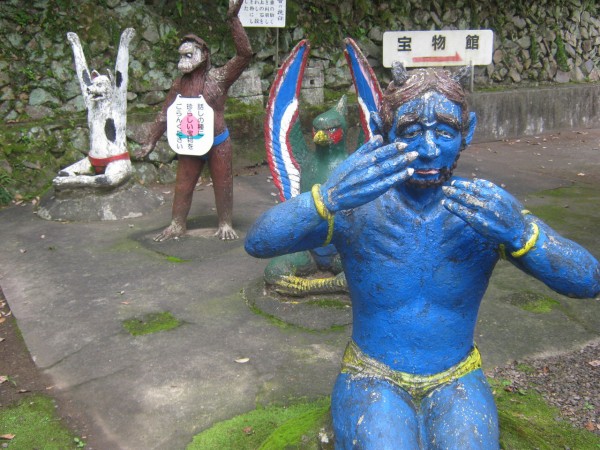 桃太郎が生まれた あの桃 鬼が島の岩 を見れるのは この神社だけ 桃太郎神社 愛知県犬山市 東京別視点ガイド