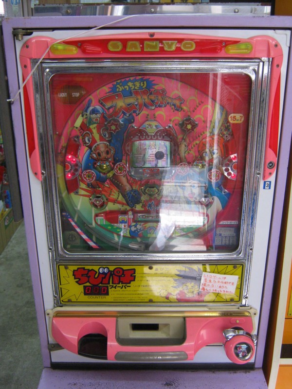 国盗り合戦、新幹線ゲーム‥。往年の駄菓子屋をにぎわせたゲームが40