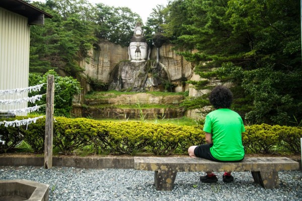 35年間、1人の男が岩山を削った巨大仏！「百尺観音」には一族4代の夢が
