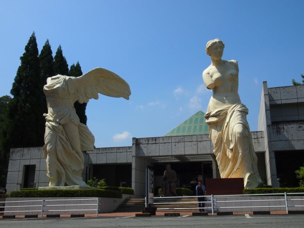 三重県津市の「ルーブル彫刻美術館」には超でっけえミロのビーナスが