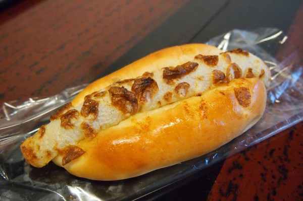 人形町の老舗パン屋「サンドイッチパーラーまつむら」に、ちくわドック