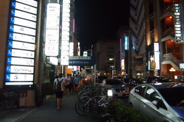 名古屋のバー Dada は 尋常じゃないほど真っ暗闇なバー だった 同行者の顔すら見えないほど暗い 東京別視点ガイド