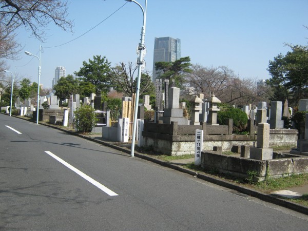 都市伝説検証 青山霊園には マークの標識 が本当にあるのか 東京別視点ガイド