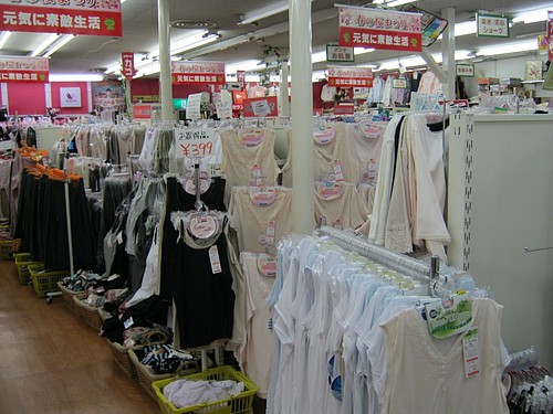 赤いパンツだけの店 マルジ 巣鴨 東京別視点ガイド