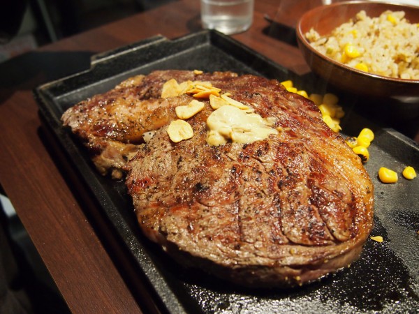 立ち食いのステーキ屋 銀座 いきなりステーキ の超肉厚リブロースが旨すぎたし 安すぎた 東京別視点ガイド