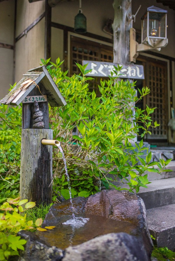 青森の秘湯】ランプだけの宿「青荷温泉」は電気もなければ電波もない