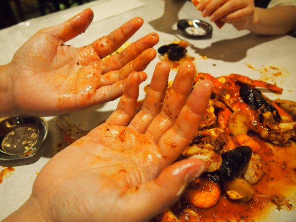 皿もフォークも無い 手づかみレストラン ダンシングクラブ でシーフードを素手で喰らってきた 東京別視点ガイド