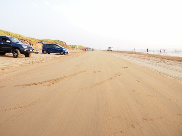 日本でここだけ！車で波打ちぎわを走れる砂浜「なぎさドライブウェイ