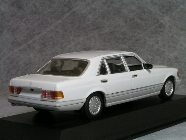 ミニチャンプス 1/43 メルセデス ベンツ ( W106 / 300SEL ) ( W126