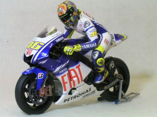 完成品 ミニチャンプス 1/12 MotoGP 2010年型YZR-M1 #99ロレンソ | www