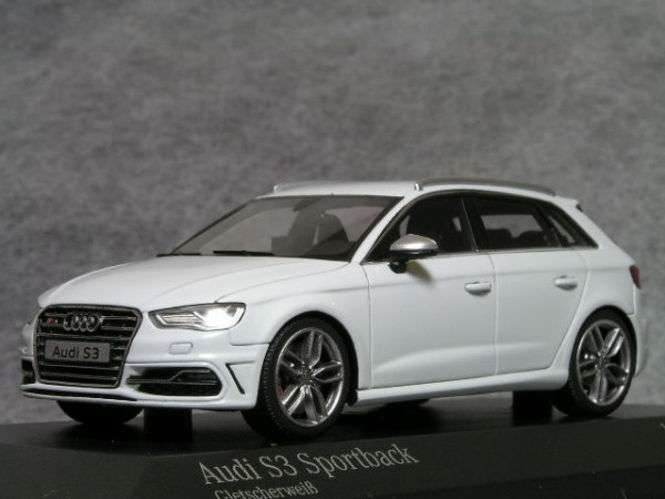 1/43 アウディ S3 Sportback と 1/18 アウディ RS5 : minicar-olive ( Acorn Works )