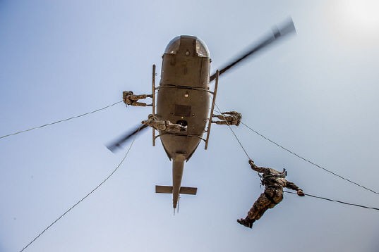 ボーガンでも撃ち落とせるんですね 笑 韓国 軍事 敵の小銃弾に耐えることができる陸軍ヘリはたった4機だけ 10 08 まぜるな キケン 速報