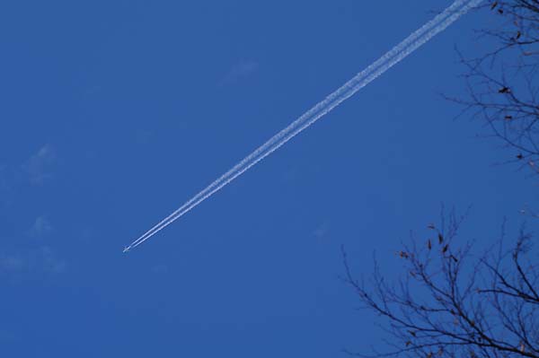 御岳山の飛行機雲 山森 浪漫