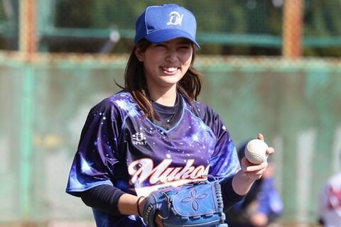 最速1キロ級の速球を誇る野球美女 男性もキリキリ舞いにする笹川萌さん ミラクルミルク