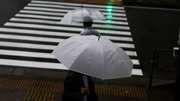 悲報 人類さん 雨対策が未だに傘 なんj Push