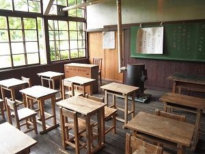 昭和の小学校 教室 レトロ フリー素材 みさとぷりんと イラスト 背景素材