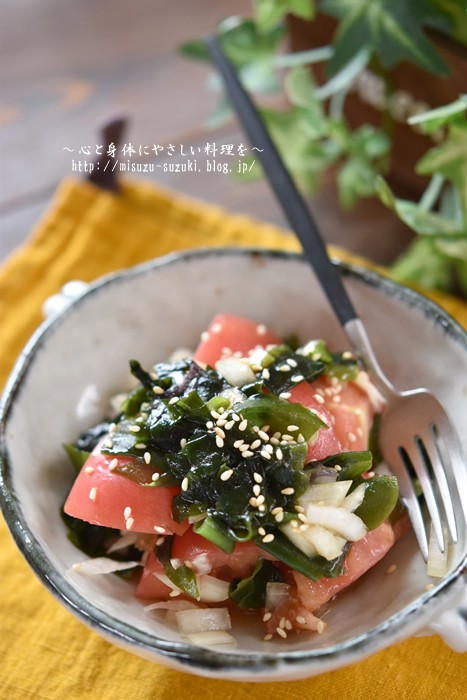 レシピ 副菜 夏はさっぱり 火を使わない簡単レシピ トマトとわかめの中華風サラダ 作り置きおかずレシピとお弁当 心と身体にやさしい料理を 鈴木美鈴オフィシャルブログ Powered By ライブドアブログ