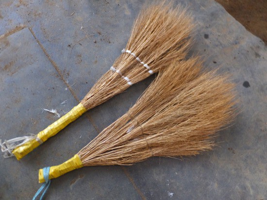 ほうき草で 箒を作ったよ 花好きおばあさんの 園芸ボランティア日記