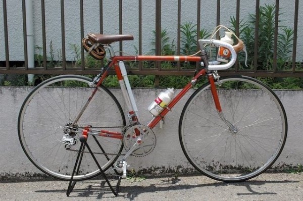 ジャンク品　まとめて2台値段ですグリーンとワインレッドのロードバイク埼玉柳生 ジャンク品 まとめて2台値段ですグリーンとワインレッドのロード