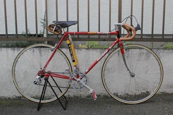 ジャンク品　まとめて2台値段ですグリーンとワインレッドのロードバイク埼玉柳生 ジャンク品 まとめて2台値段ですグリーンとワインレッドのロード