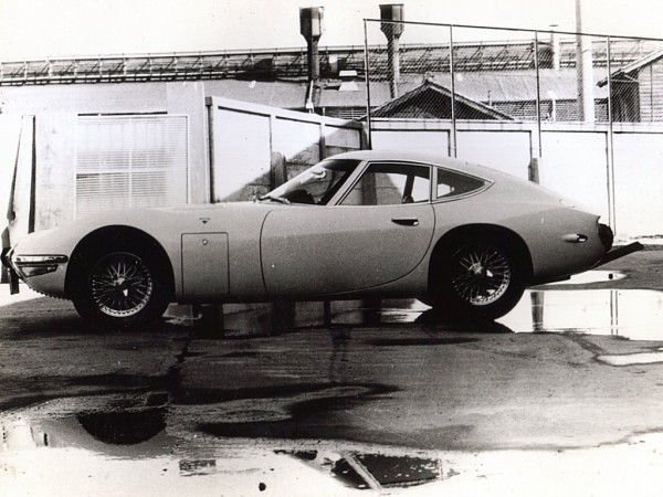 洞爺湖の2000GT : 燃えるゴミは明日