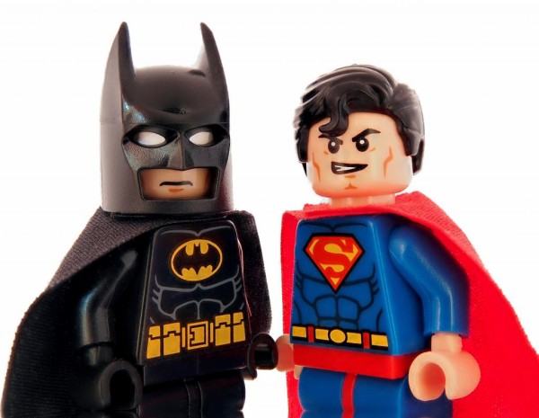 バットマン スーパーマン レゴ スーパーヒーロー 英国は速い 強い 高精細画像 マイクロンの男性でテクノ壁紙iphoneを保持している 材料を入力します 壁紙