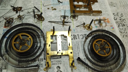 分解した機械式振り子時計です : 時計店のしげちゃん