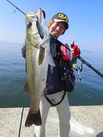 17 10 11 福岡県博多湾沖防のシーバス 南船北馬