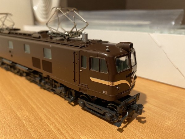 KATO HOゲージ EF58茶をグレードアップ？してみる その1 : 鉄道模型を