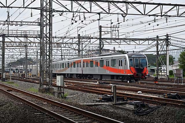 西武鉄道“トキイロ”到着！ : モデラーな日々 とれいんスタッフブログ