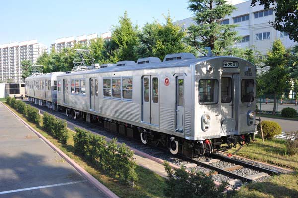東京急行電鉄　デハ5201号　保存車仕様 Amazon.co.jp: 東急 5200系 デハ5201 総合車両製作所 保存車