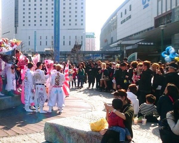 大都会 卒業式を終えた中3が 特攻服 姿で岡山駅前に群がるイベントが恒例化 ど派手に卒業祝いたい モードvip