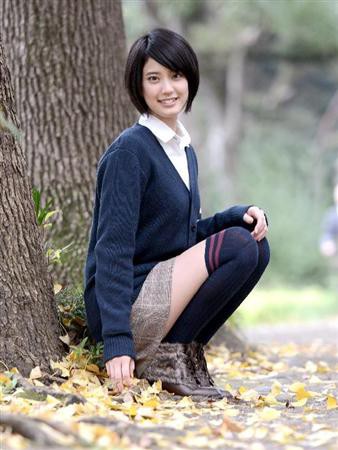 山崎紘菜 住友生命 のcmで 拝啓 浅田真央様 と話す女性 山崎紘菜 の画像 Galleria アイドル動画 画像館