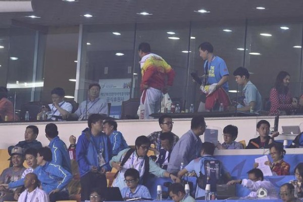 アジア大会男子サッカー 中国がタイに負け 決勝トーナメント一回戦敗退 中国サッカー協会蔡振華主席 改革を暗示 中国の反応 燃えろ China 中国の反応