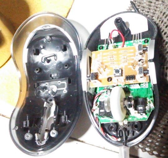 ゲーミングマウス修理してみた Razer Naga Diy修理 メンコスケダモノ 猫3匹とゲーマーのもふもふ生活漫画絵日記 Powered By ライブドアブログ